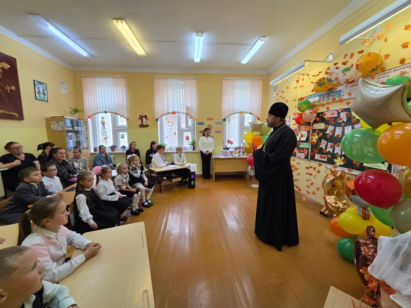 Настоятель храма Богоявления агрогородка Симоничи принял участие в праздничном утреннике ко Дню матери