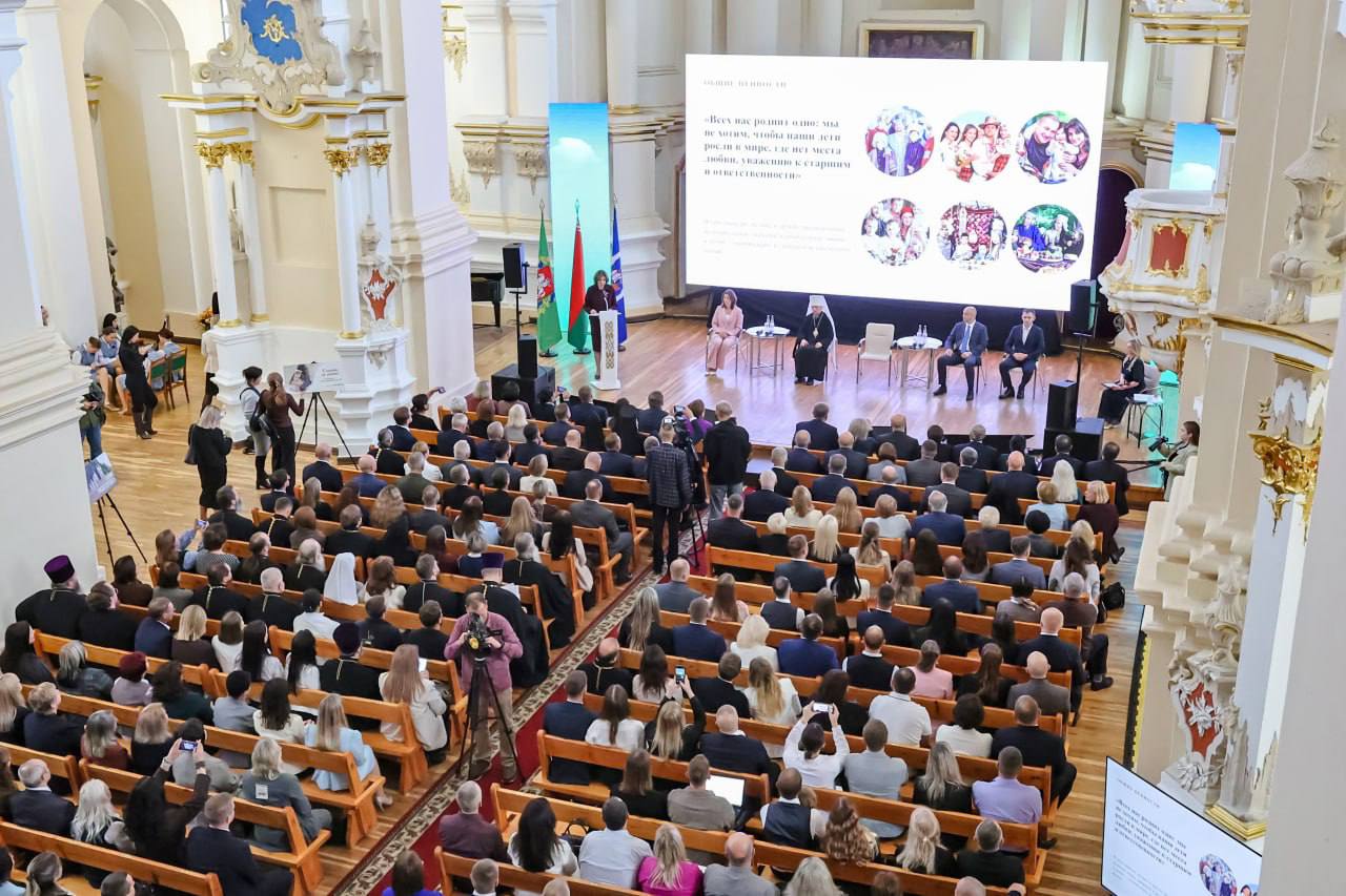 В Полоцке представители Туровской епархии приняли участие в IV Международном форуме «Разговор о важном: счастливая семья - сильное государство»