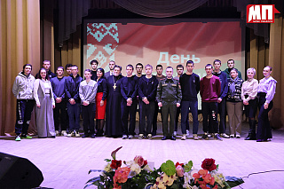 В Брагине священнослужитель принял участие в торжественном мероприятии, посвященном Дню призывника