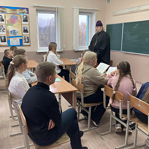 Протоиерей Сергий Липский встретился с учащимися Криничанской средней школы и поговорил о чистоте речи