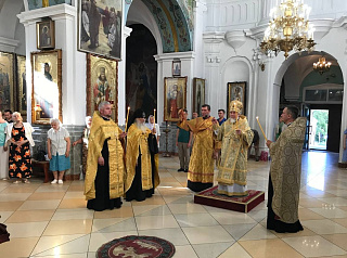 В канун Недели 7-й по Пятидесятнице епископ Леонид совершил всенощное бдение в кафедральном соборе