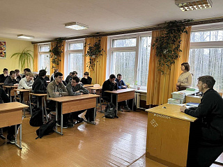 Священник провел встречу со студентами Калинковичского колледжа мелиорации на тему: «Ценность жизни через призму Православного христианства»