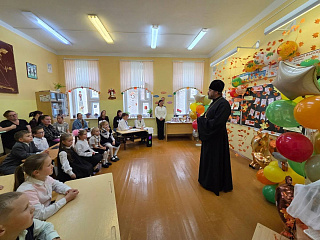 Настоятель храма Богоявления агрогородка Симоничи принял участие в праздничном утреннике ко Дню матери