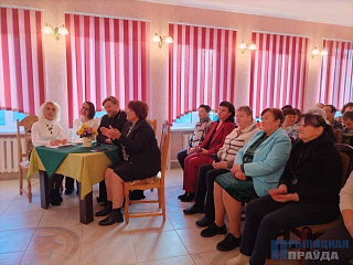 В Наровле священнослужитель принял участие в литературно-музыкальной программе ко Дню матери