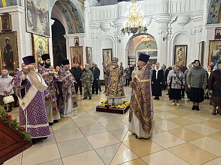 Служение правящего архиерея в праздник Воздвижения Честного и Животворящего Креста Господня