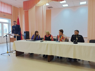 В Брагине священник провел беседу с учащимися о семье и семейных ценностях