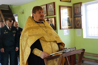 В Калинковичах сотрудники МЧС помолились перед иконой Божией Матери «Неопалимая Купина»