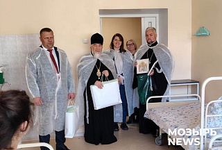 Епископ Леонид поздравил молодых мам с Днём матери в Мозыре