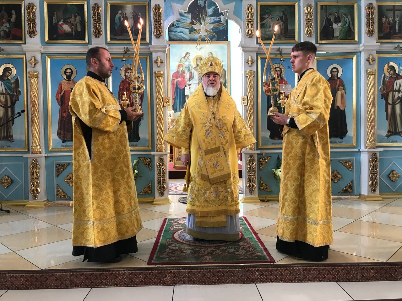 Епископ Леонид совершил Божественную литургию в кафедральном соборе святого Архангела Михаила города Мозыря