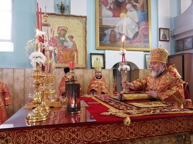 В понедельник Светлой седмицы правящий архиерей совершил Литургию в кафедральном соборе г. Мозыря