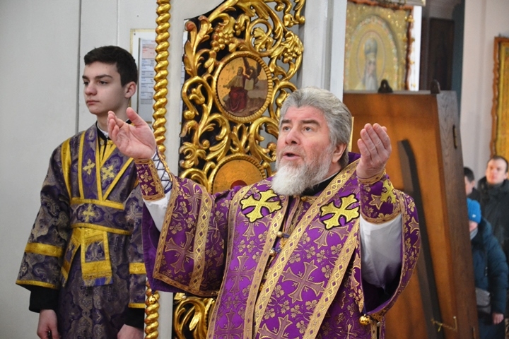 В Неделю 2-ю Великого поста правящий архиерей совершил Литургию в кафедральном соборе г. Мозыря