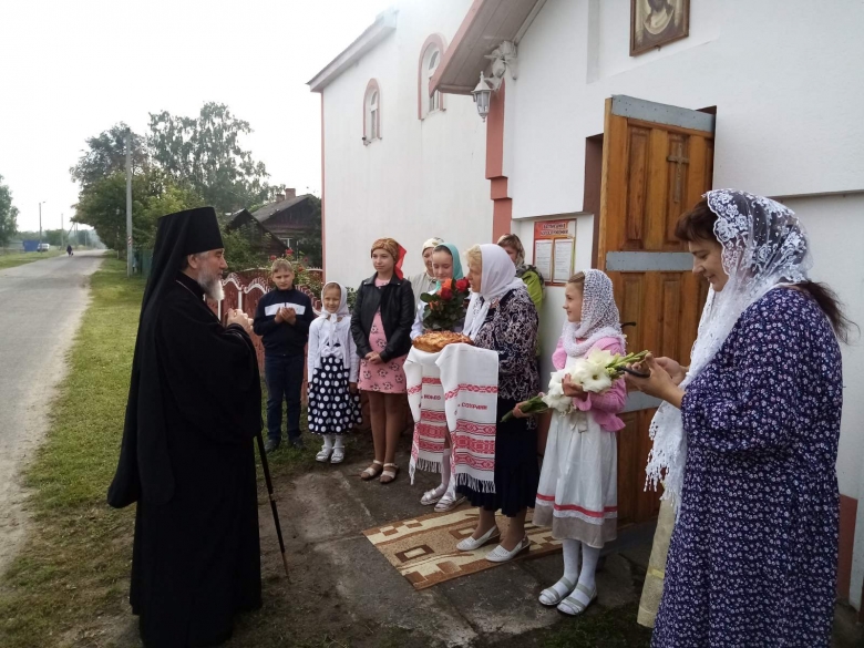 Состоялся архипастырский визит епископа Леонида в аг. Красная Слобода