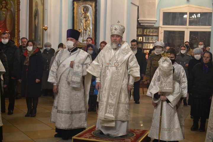 Епископ Леонид возглавил Всенощное бдение в канун престольного праздника Свято-Михайловского кафедрального собора г. Мозыря