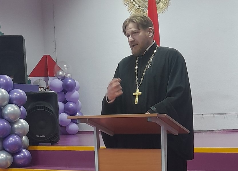 В Наровле священник принял участие в родительском собрании, посвященном профилактике суицидального поведения учащихся