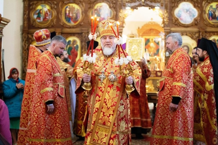 В среду Светлой седмицы правящий архиерей совершил Литургию в соборе Казанской иконы Божией Матери в г. Калинковичи