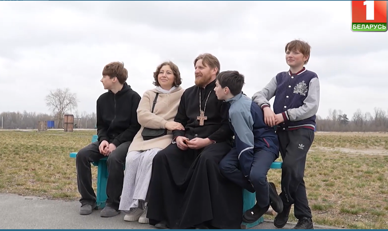 В эфир телеканала «Беларусь-1» вышла программа «Існасць» о приходе храма святого апостола и евангелиста Иоанна Богослова в города Наровля 