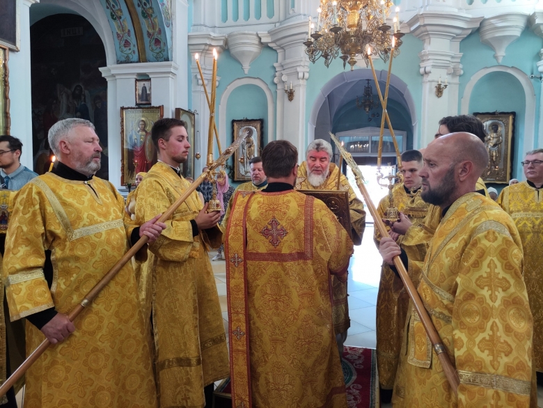 В канун Недели 1-й по Пятидесятнице, праздника Всех Святых правящий архиерей совершил Всенощное бдение в кафедральном соборе г. Мозыря