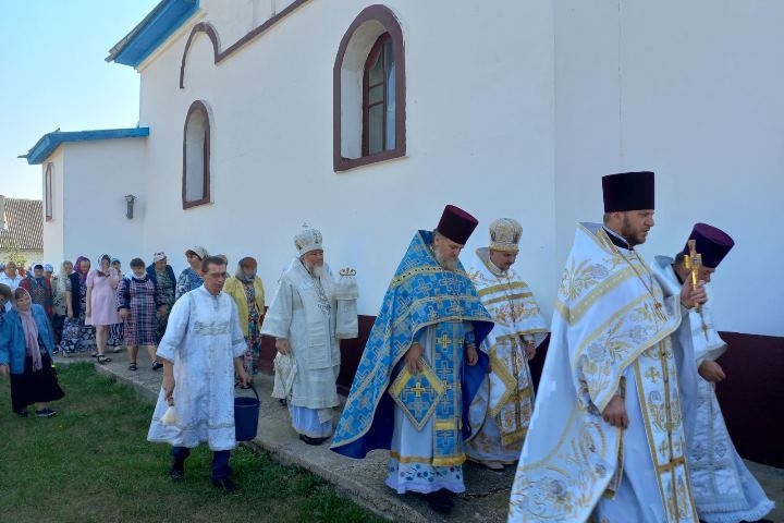 Епископ Леонид совершил Литургию по случаю престольного праздника храма в честь Нерукотворного Образа Господня в аг. Заширье