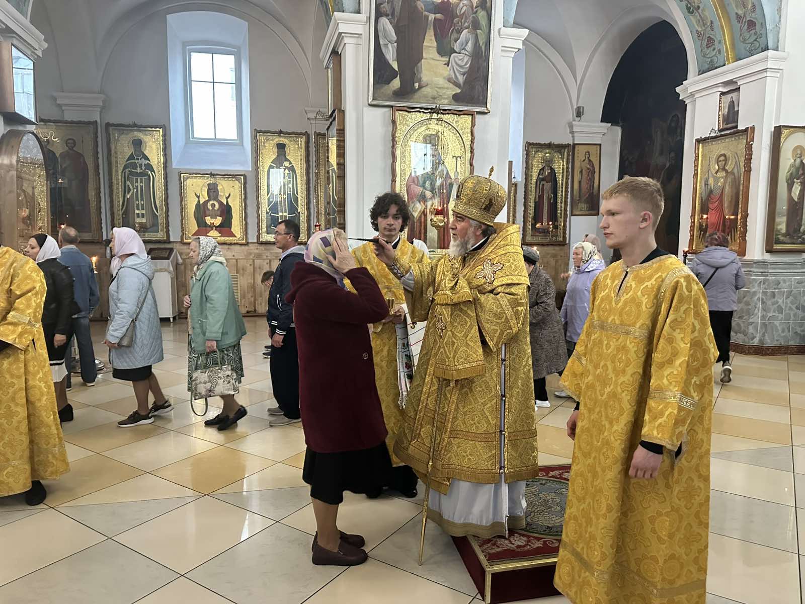В канун отдания праздника Воздвижения Креста Господня епископ Леонид совершил всенощное бдение в кафедральном соборе Мозыря