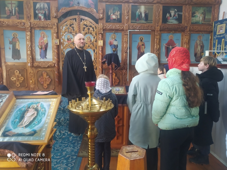 Беседа с детьми, посещающими факультатив «Основы православной культуры», прошла в Покровском храме в Копаткевичах