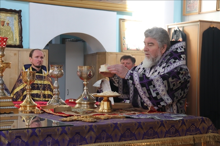 В четверг Страстной седмицы правящий архиерей совершил Литургию в кафедральном соборе г. Мозыря