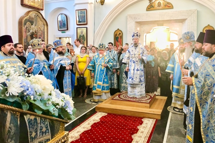 В канун празднования явления Минской иконы Божией Матери епископ Леонид сослужил Патриаршему Экзарху за Всенощным бдением в Свято-Духовом кафедральном соборе г. Минска