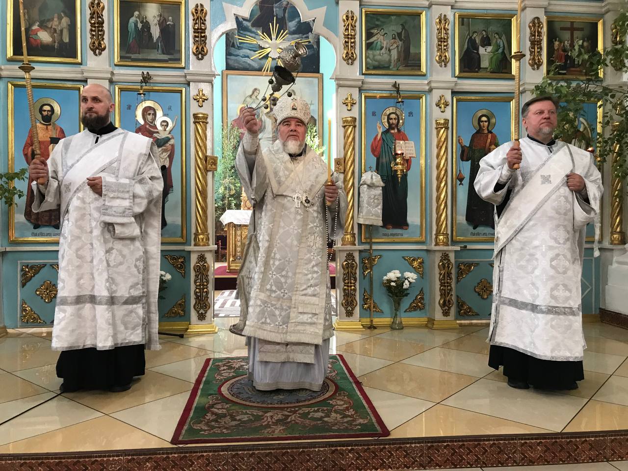 В канун Троицкой родительской субботы епископ Леонид совершил Парастас в кафедральном соборе святого Архангела Михаила в г. Мозыре
