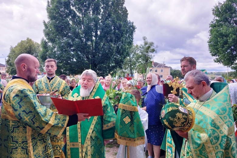 В День Святого Духа состоялись торжества по случаю престольного праздника храма Святой Живоначальной Троицы в г. Ельске
