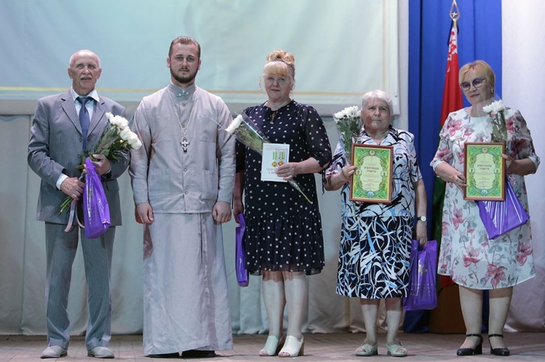 В Калинковичах священник поздравил медицинских работников с профессиональным праздником