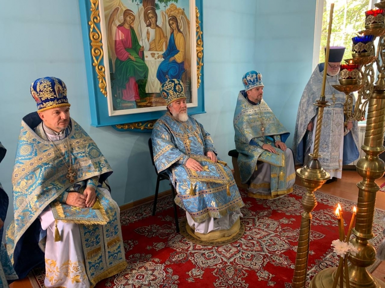 Правящий архиерей возглавил Литургию по случаю престольного праздника Успенского храма в г. Калинковичи