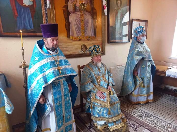 В день Рождества Пресвятой Богородицы правящий архиерей возглавил Литургию в Буйновичах