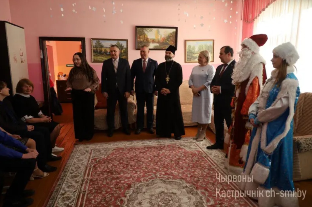 В Октябрьском акция «Наши дети» подарила праздник воспитанникам СПЦ