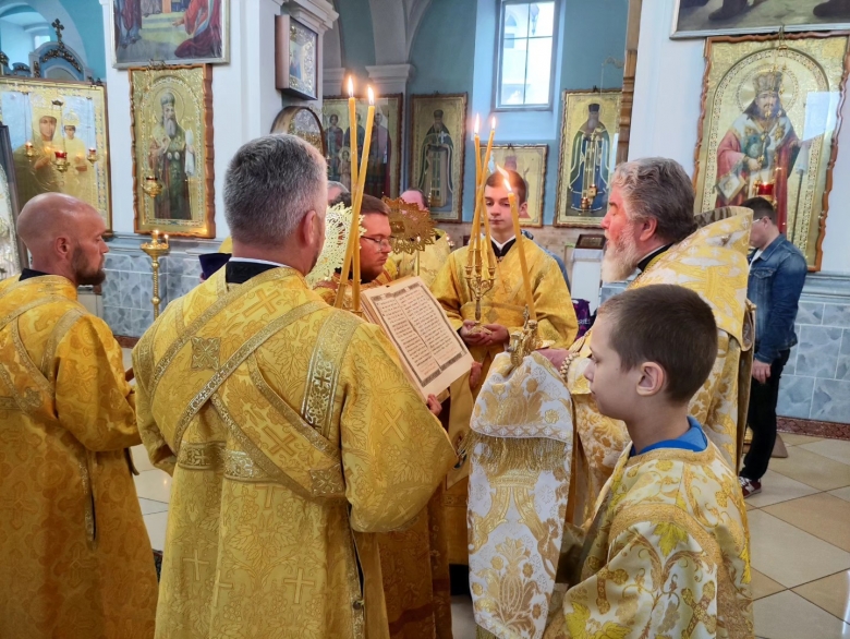 В канун празднования 1035-летия Крещения Руси и дня памяти святого равноапостольного князя Владимира епископ Леонид возглавил Всенощное бдение в кафедральном соборе г. Мозыря