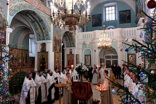 Вечернее Богослужение с чтением акафиста Рождеству Христову