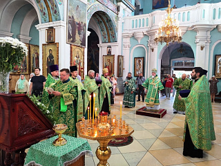 В канун дня памяти обретения мощей преподобного Серафима Саровского правящий архиерей совершил Всенощное бдение в кафедральном соборе г. Мозыря