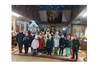 Каникулы с духовной пользой: учащиеся Брагинской школы посетили храм и встретились со священником