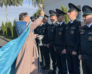Протоиерей Владимир Зеленковский поздравил брагинских спасателей с праздником иконы Божией Матери «Неопалимая Купина»