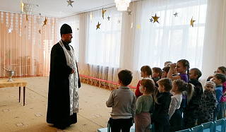 Священник посетил Копаткевичский детский сад