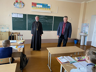 Беседа с учащимися Бабуничской школы о празднике Воздвижения Креста Господня