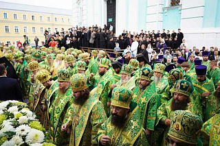 В день 600-летия обретения мощей преподобного Сергия Радонежского епископ Леонид сослужил Святейшему Патриарху Кириллу за Литургией в Троице-Сергиевой лавре