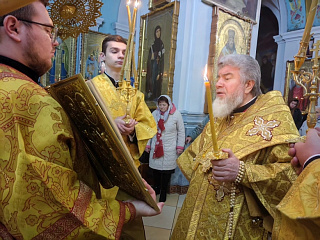 Вечернее Богослужение с чтением Акафиста Пресвятой Богородице