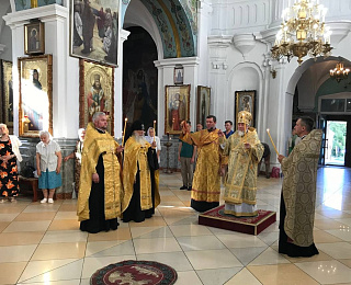 В канун Недели 7-й по Пятидесятнице епископ Леонид совершил всенощное бдение в кафедральном соборе