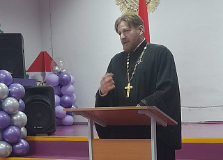 В Наровле священник принял участие в родительском собрании, посвященном профилактике суицидального поведения учащихся
