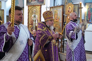 В канун Недели 5-й Великого поста и дня памяти преподобной Марии Египетской преосвященный Леонид совершил Всенощное бдение в кафедральном соборе г. Мозыря