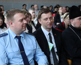 В Хойниках священнослужитель принял участие в родительской конференции о безопасности детей