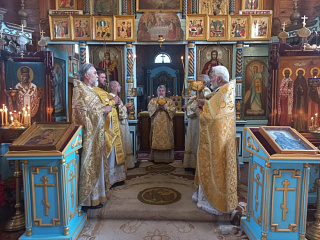 В праздник Всех Святых епископ Леонид совершил Литургию в одноименном храме г. Турова