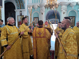 В канун Недели 1-й по Пятидесятнице, праздника Всех Святых правящий архиерей совершил Всенощное бдение в кафедральном соборе г. Мозыря