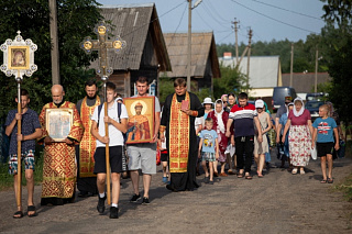 В канун очередной годовщины расстрела Царской семьи состоялся ежегодный Крестный ход к источнику святых Царственных Страстотерпцев в д. Пеница