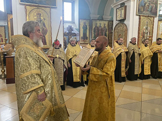Вечернее Богослужение с чтением Акафиста Пресвятой Богородице