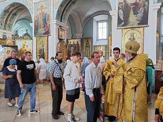 Вечернее Богослужение с чтением Акафиста Пресвятой Богородице